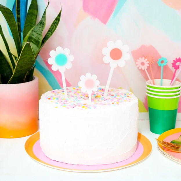 Daisy cake topper